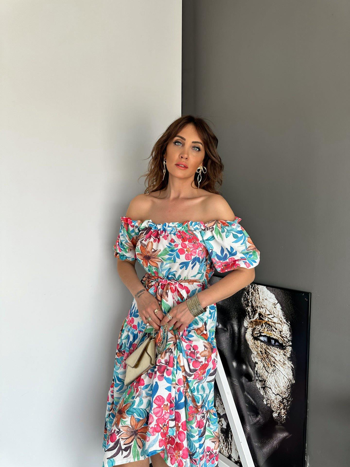 Renkli Çiçekli Madonna Yaka Elbise