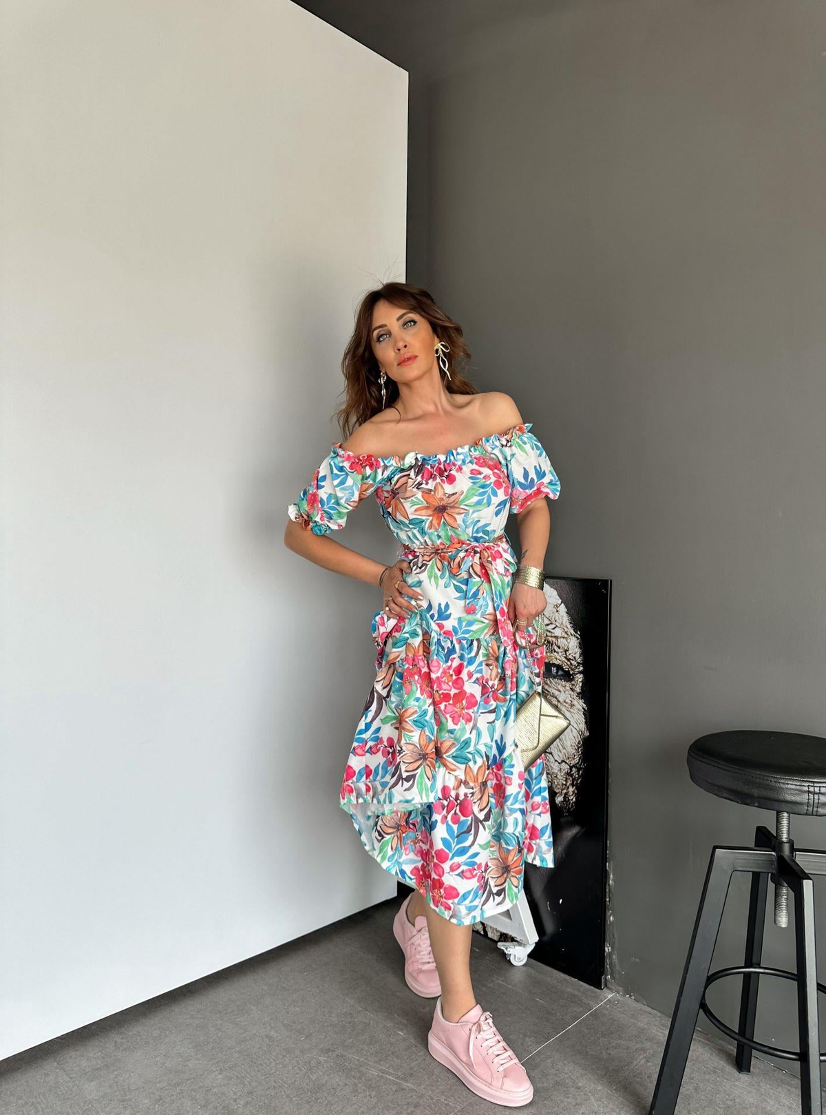Renkli Çiçekli Madonna Yaka Elbise