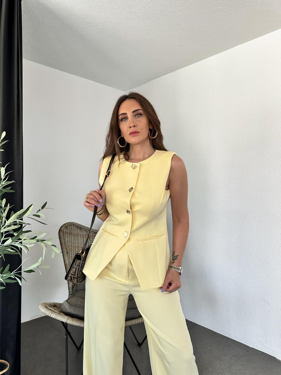 Sarı Gold Düğmeli Yelekli Takım