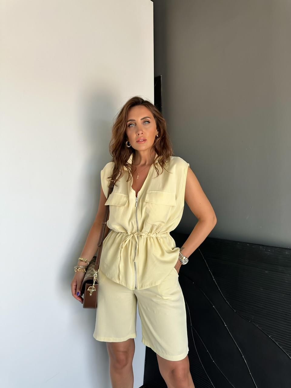 Sarı Yeleği Fermuarlı Şortlu Takım