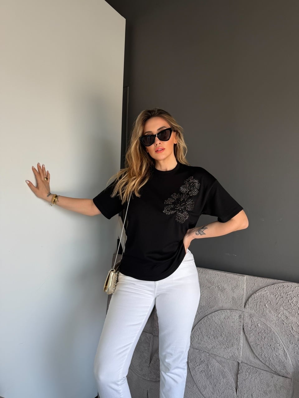 Siyah Boru Boncuklu Marka Model Tshirt