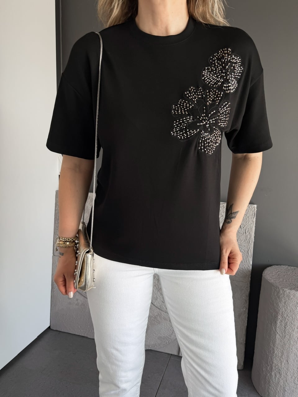 Siyah Boru Boncuklu Marka Model Tshirt