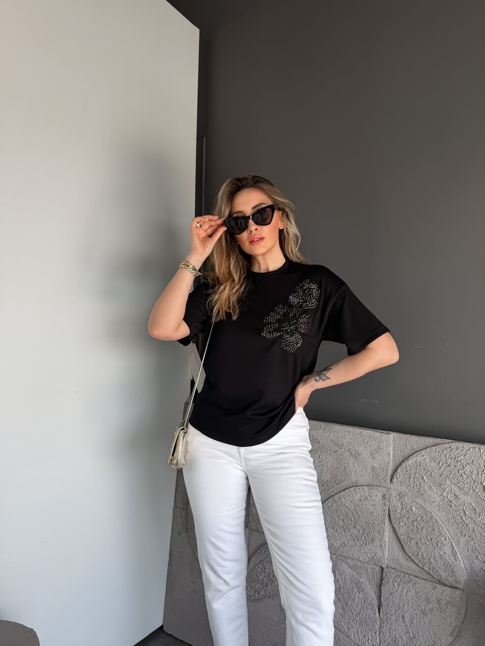 Siyah Boru Boncuklu Marka Model Tshirt