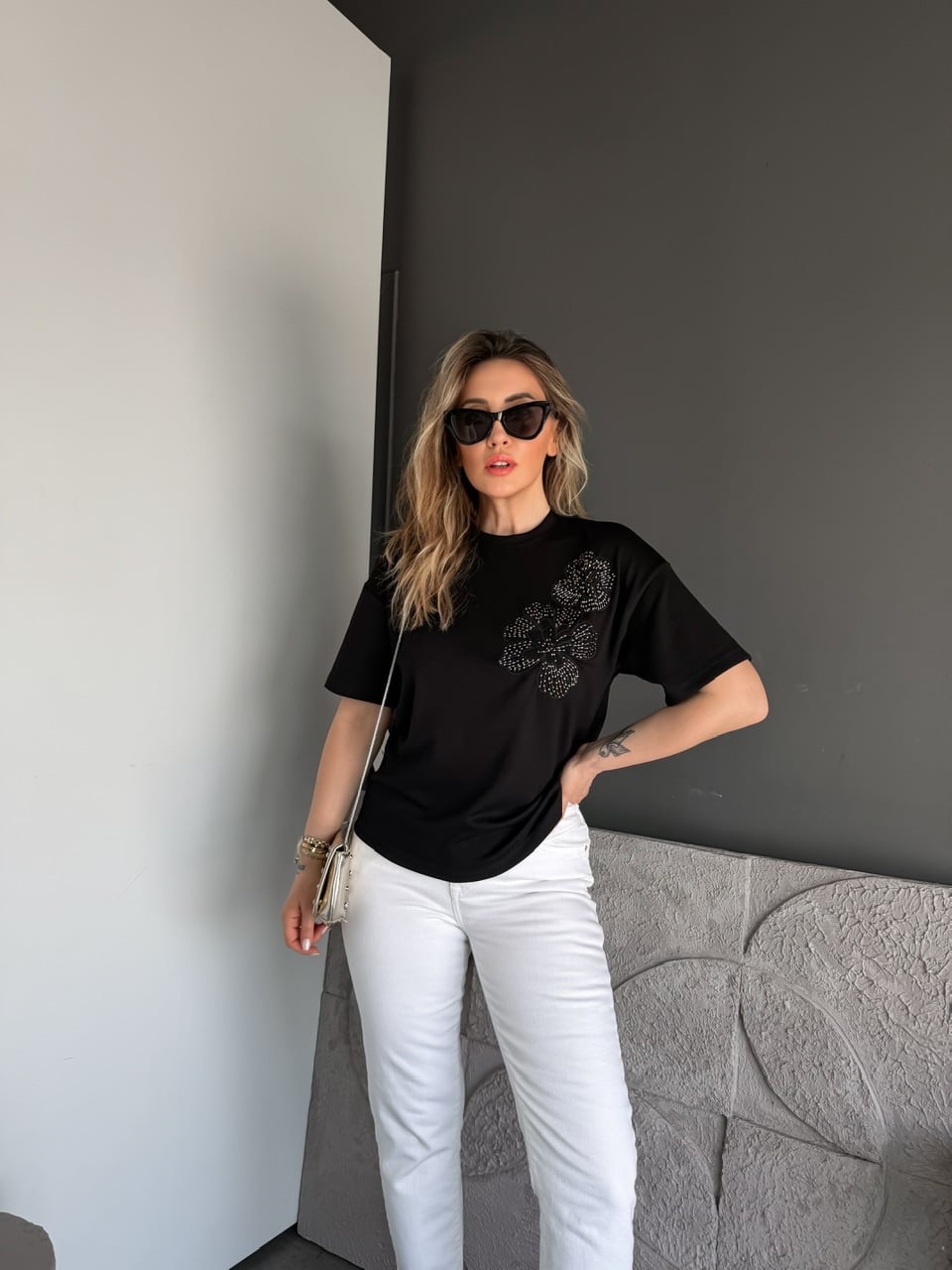 Siyah Boru Boncuklu Marka Model Tshirt