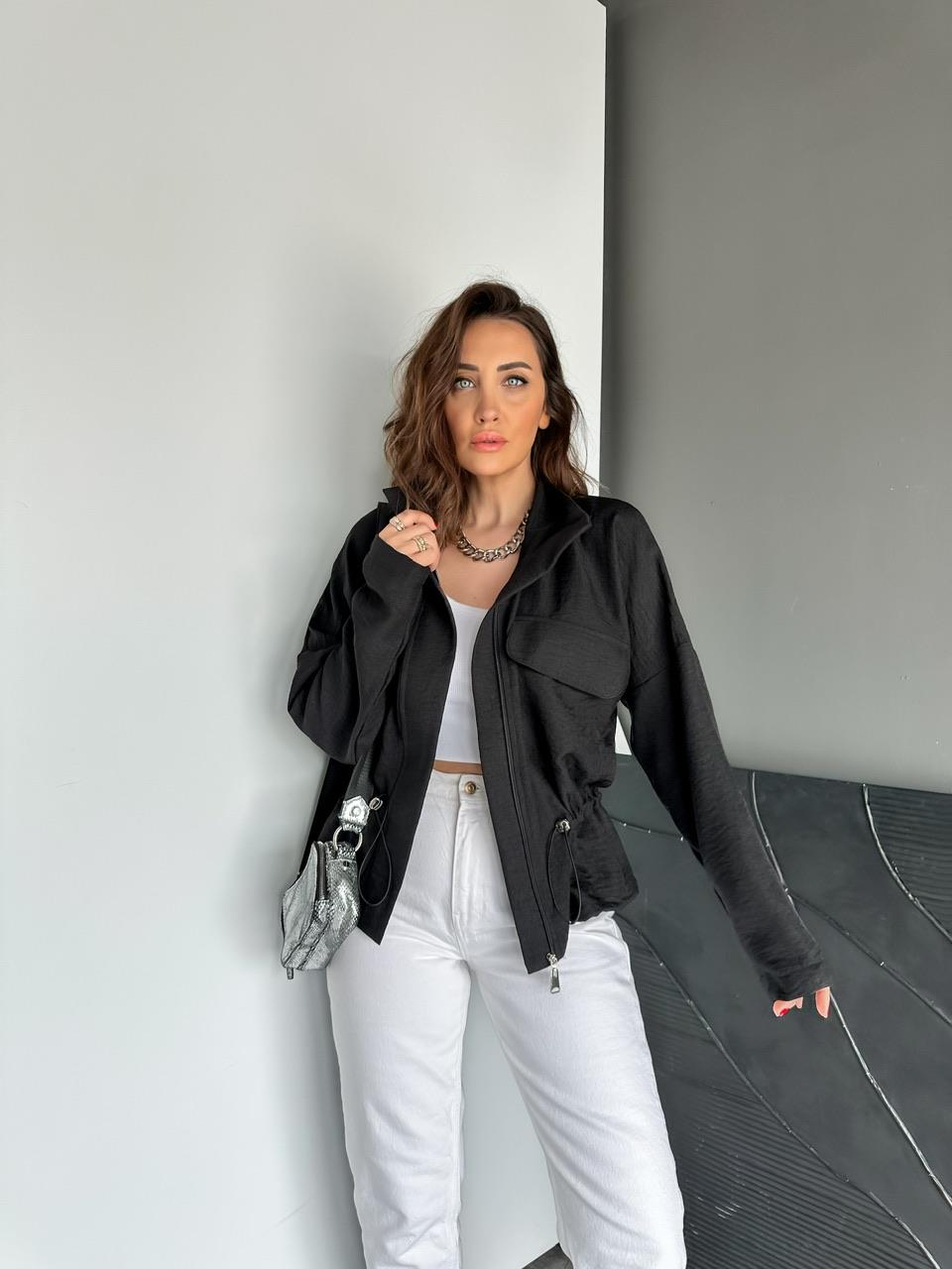 Siyah Büzgülü Kapak Cepli Ceket