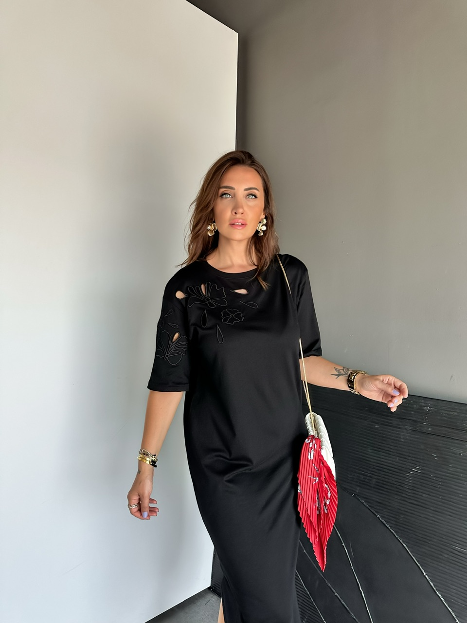 Siyah Çiçek Nakışlı Cotton Elbise