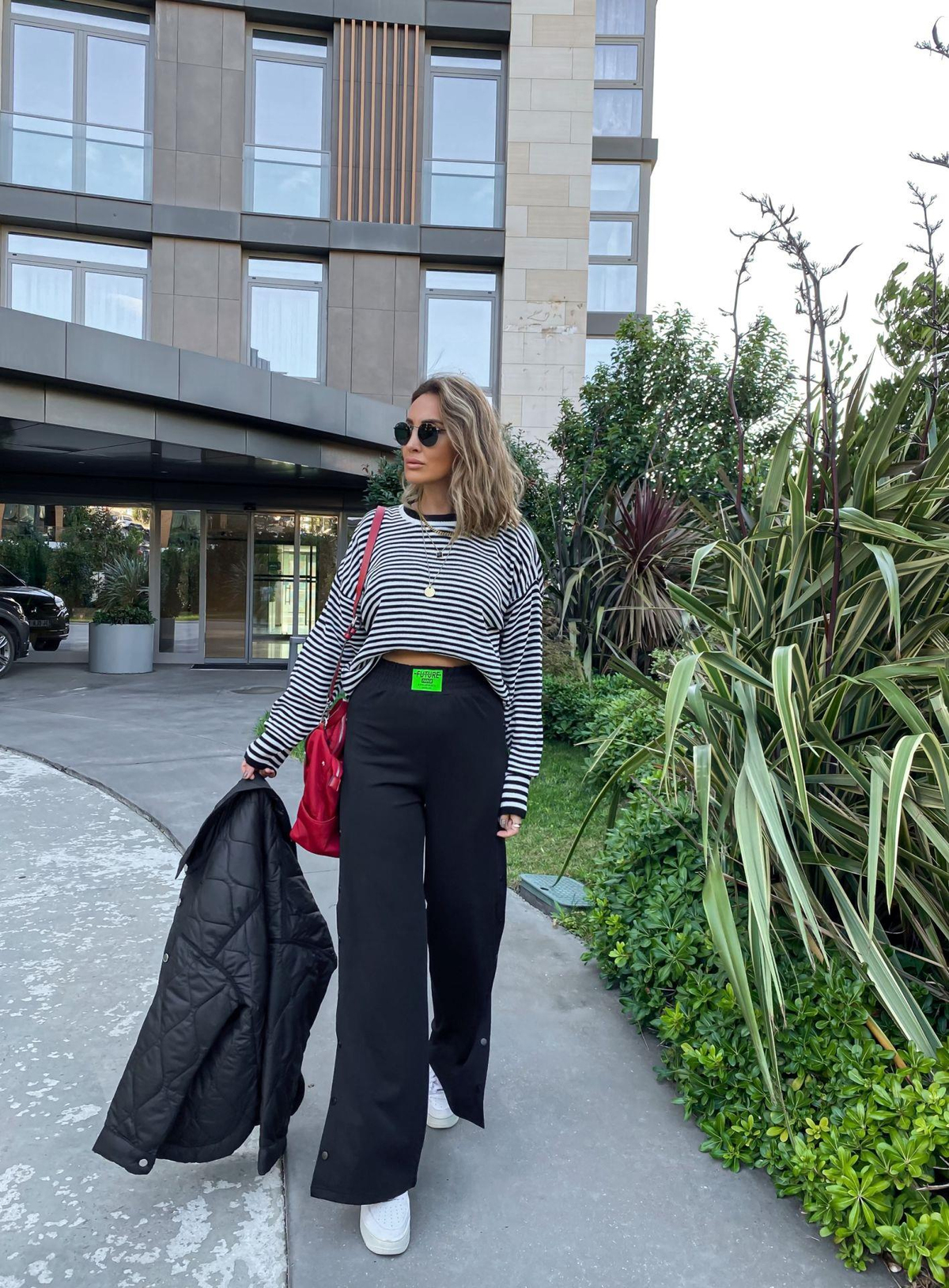 Siyah Çıtçıtlı Bol Pantolon