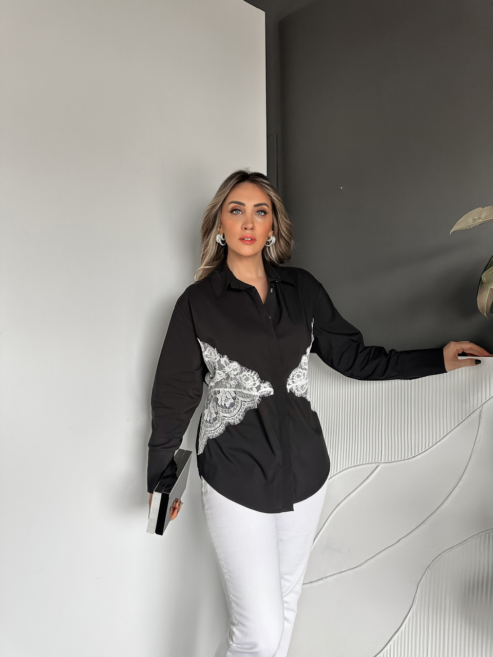 Siyah Dantelli Bağlamalı Gömlek