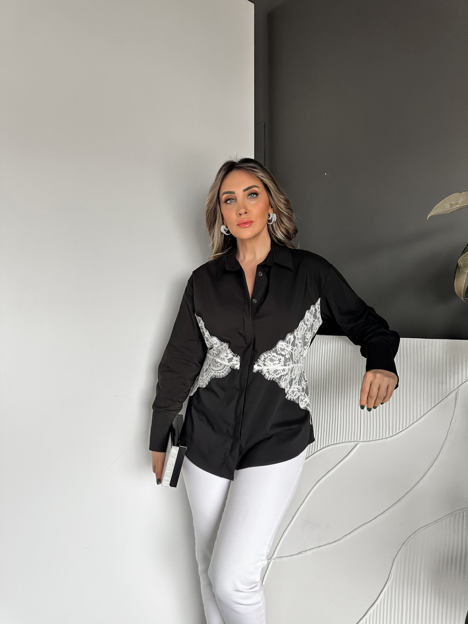 Siyah Dantelli Bağlamalı Gömlek