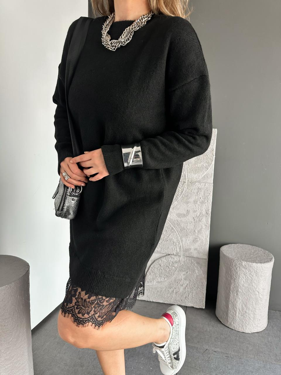 Siyah Dantelli Triko Elbise