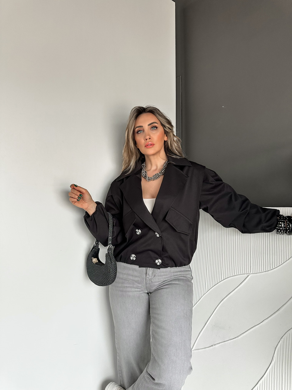 Siyah Dört Düğmeli Beli Lastikli Kısa Trençkot
