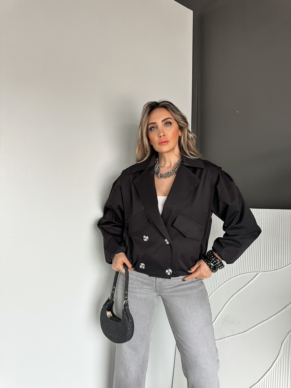 Siyah Dört Düğmeli Beli Lastikli Kısa Trençkot