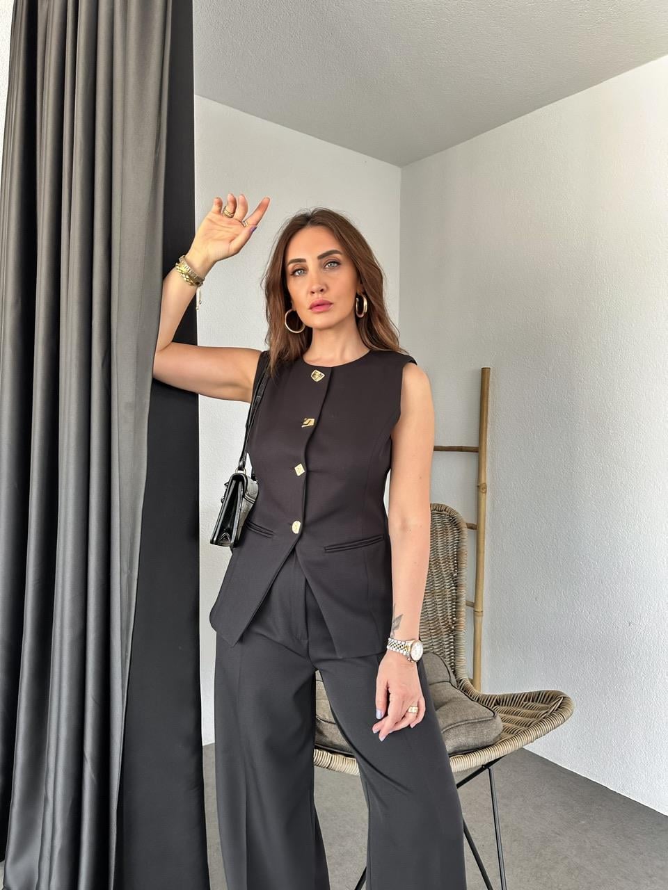 Siyah Gold Düğmeli Yelekli Takım