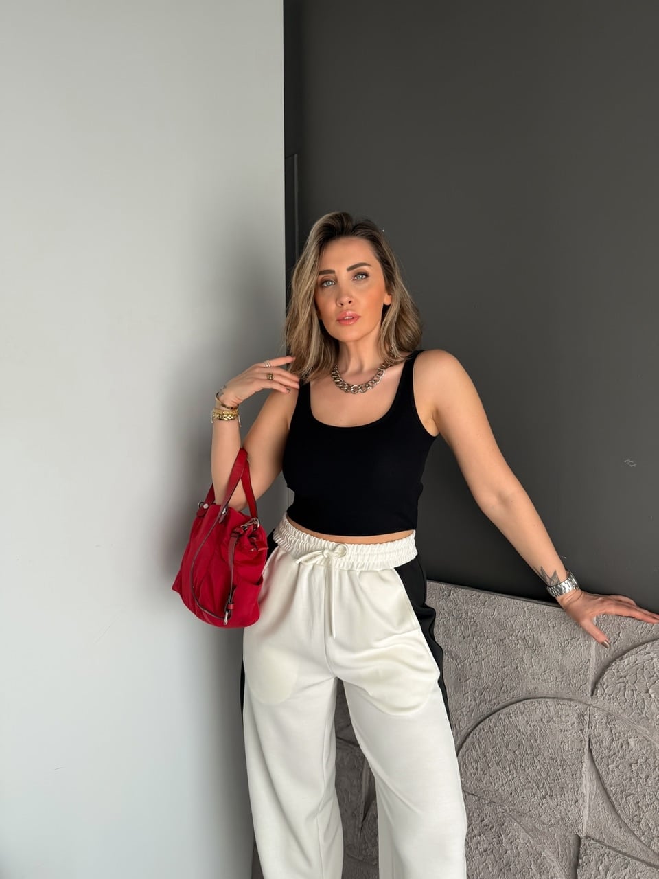 Siyah İnce Askılı Biyeli Atlet