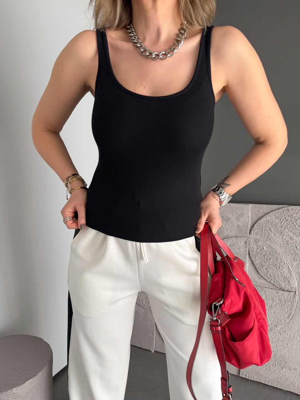 Siyah İnce Askılı Biyeli Atlet