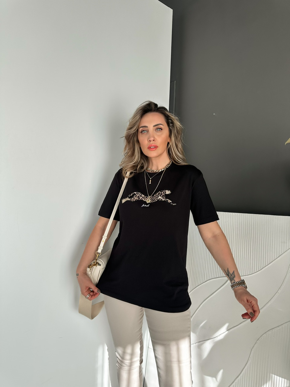 Siyah Kaplan Figürlü Tshirt