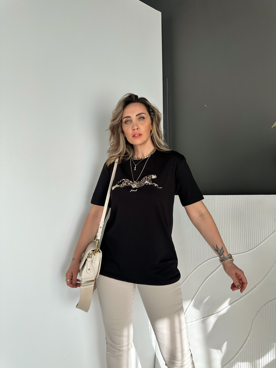 Siyah Kaplan Figürlü Tshirt