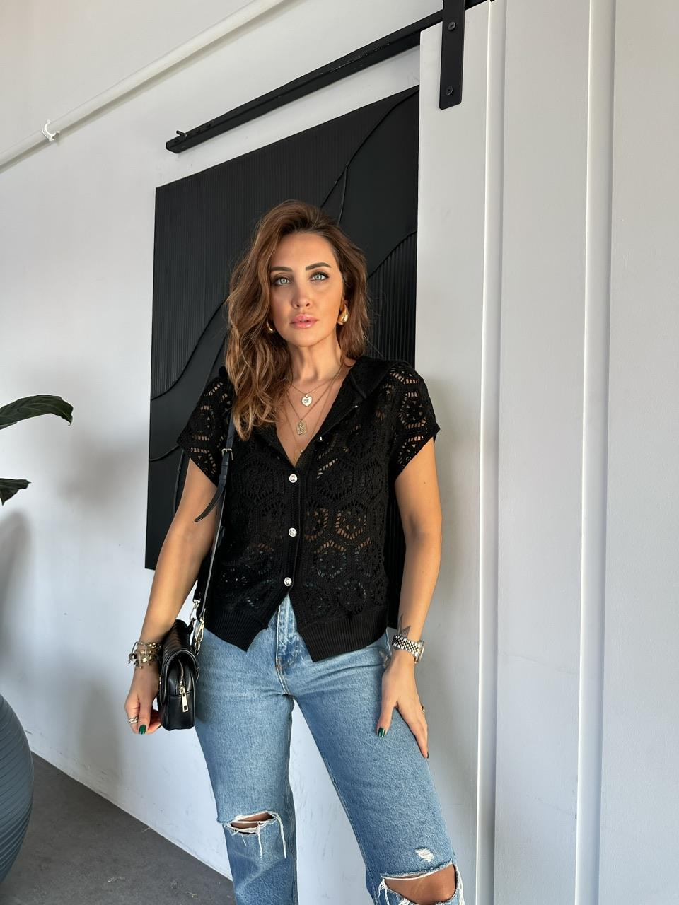 Siyah Kapşonlu Motifli Yelek