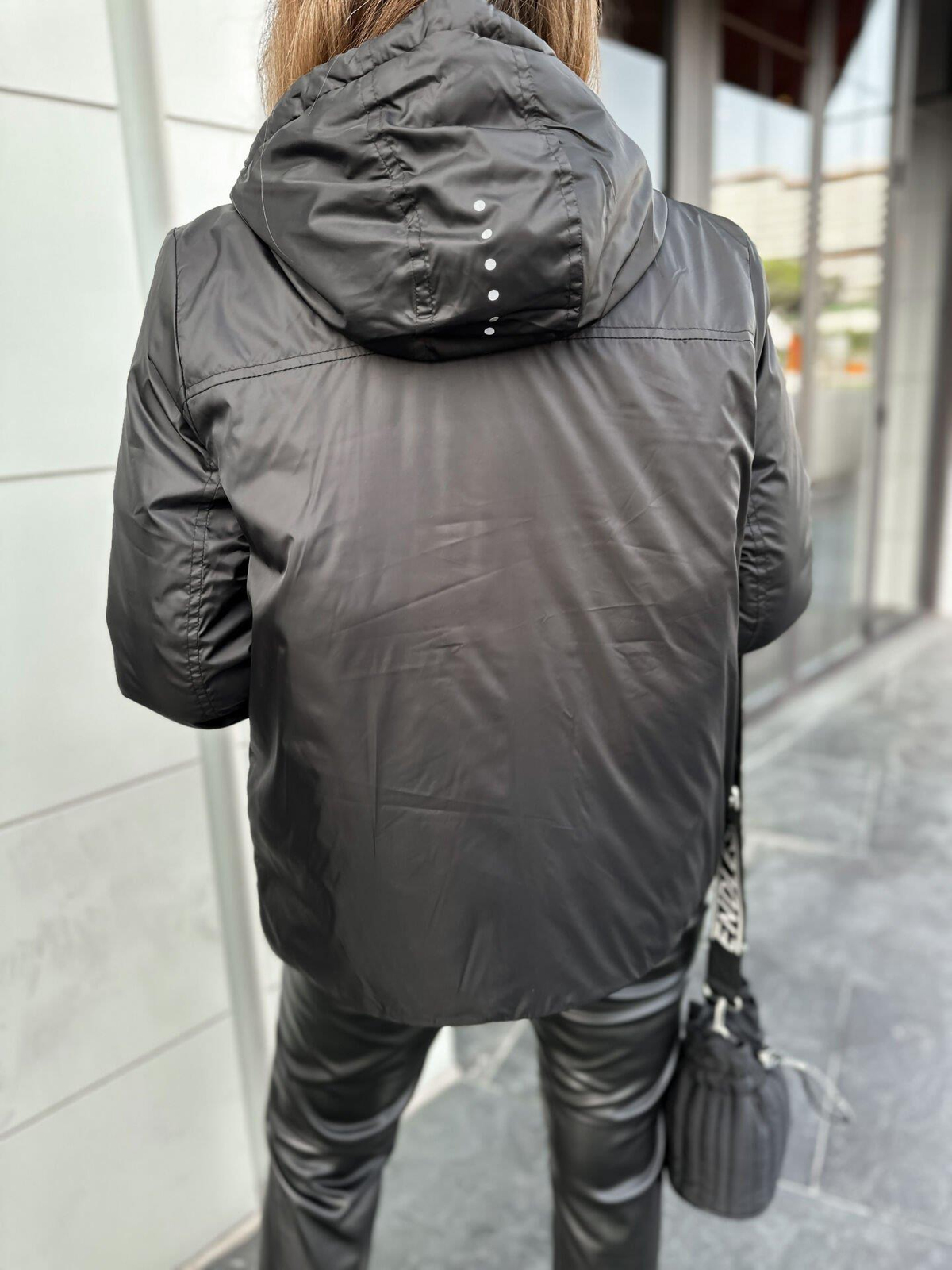 Siyah Kapşonlu Reflektörlü Mont