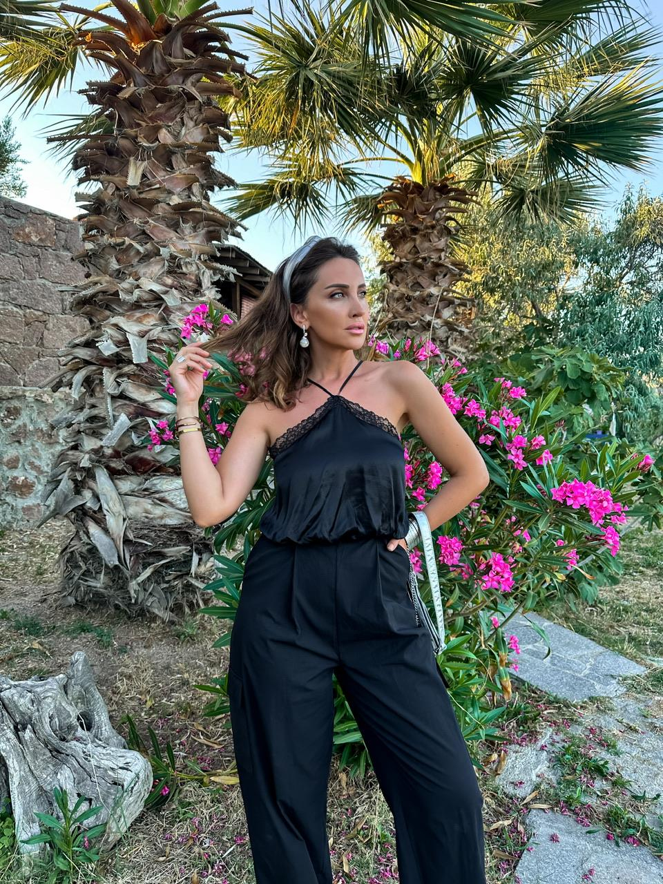 Siyah Kargo Cepli Saten Detaylı Tulum