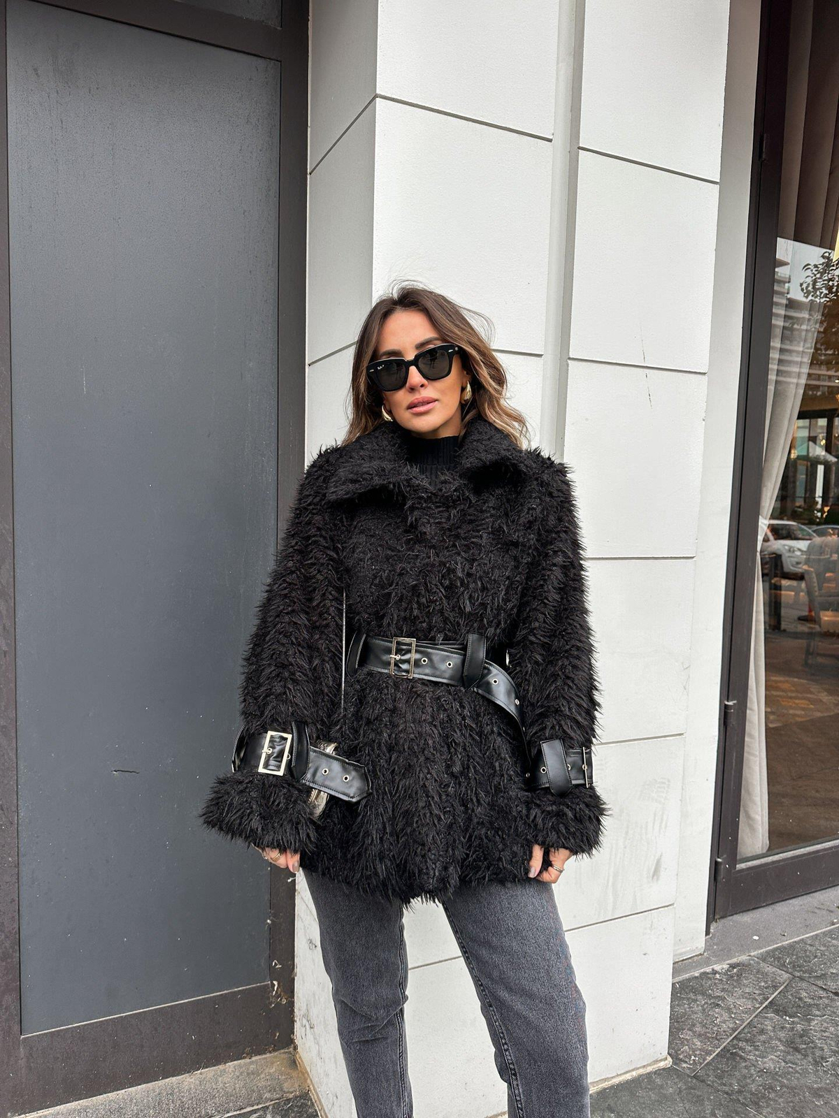 Siyah Kemerli Peluş Mont