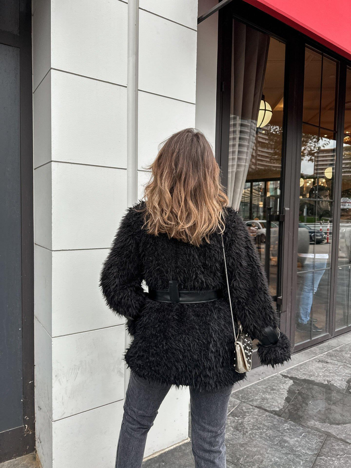 Siyah Kemerli Peluş Mont