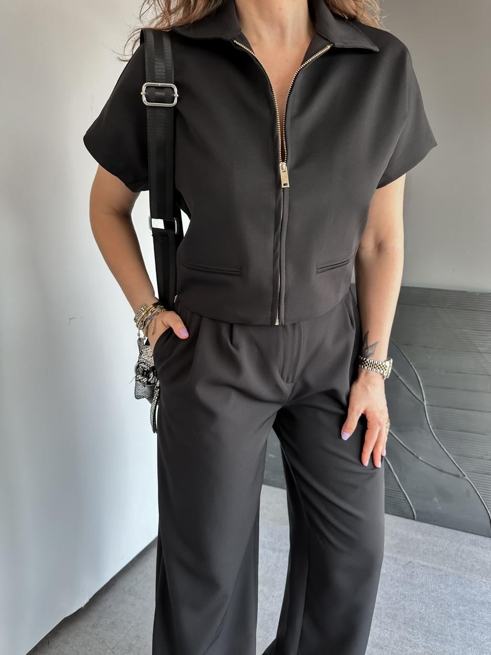 Siyah Kısa Ceketli Casual Takım