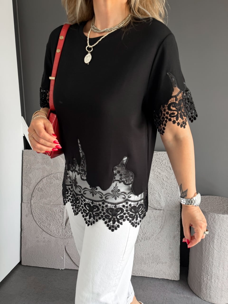 Siyah Kolları Eteği Dantelli Zr Tshirt