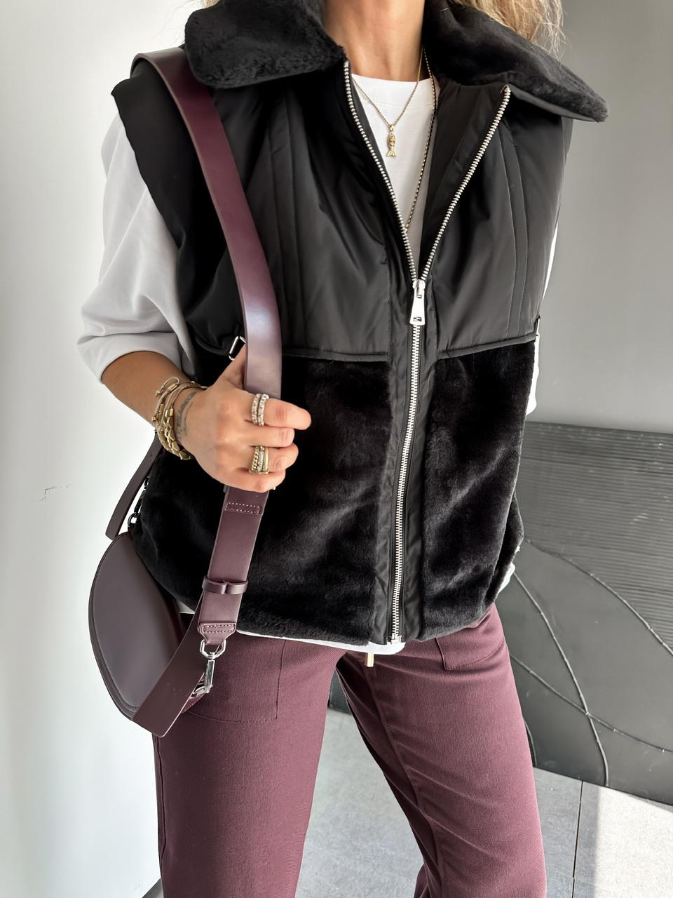 Siyah Kürk Parçalı Spor Yelek