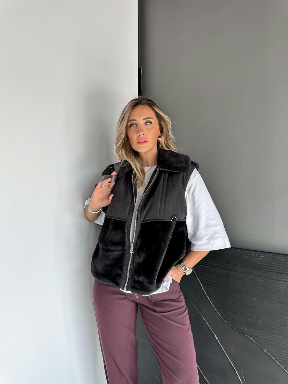 Siyah Kürk Parçalı Spor Yelek