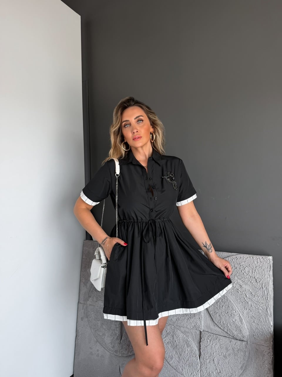 Siyah Kuş Nakışı Beli İpli Elbise