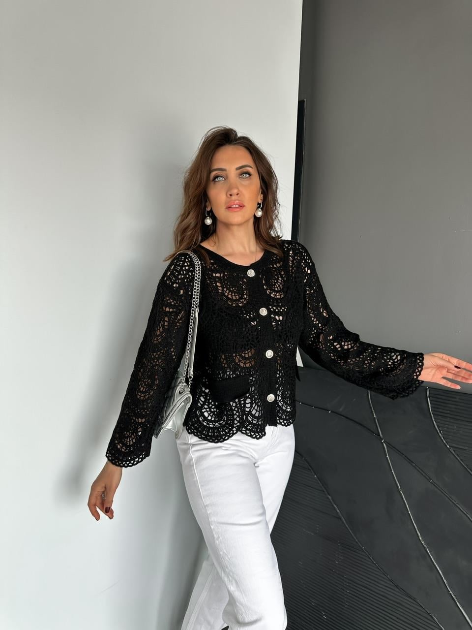 Siyah Nakışlı Örme Hırka