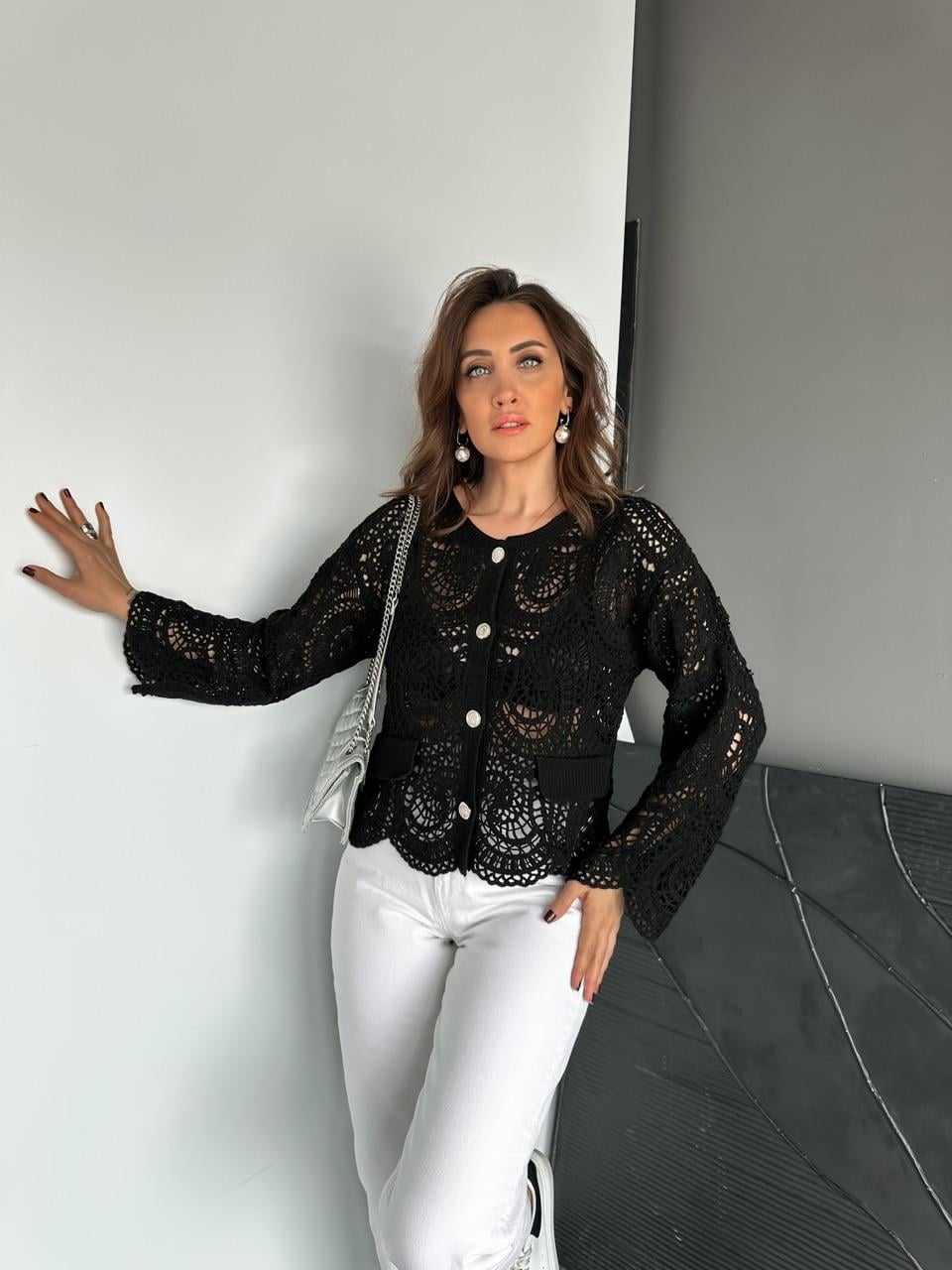 Siyah Nakışlı Örme Hırka