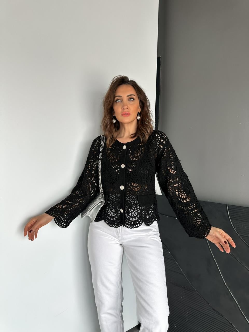 Siyah Nakışlı Örme Hırka