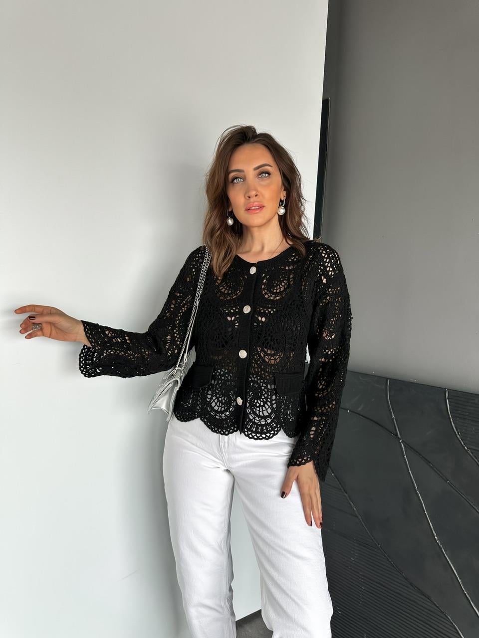 Siyah Nakışlı Örme Hırka