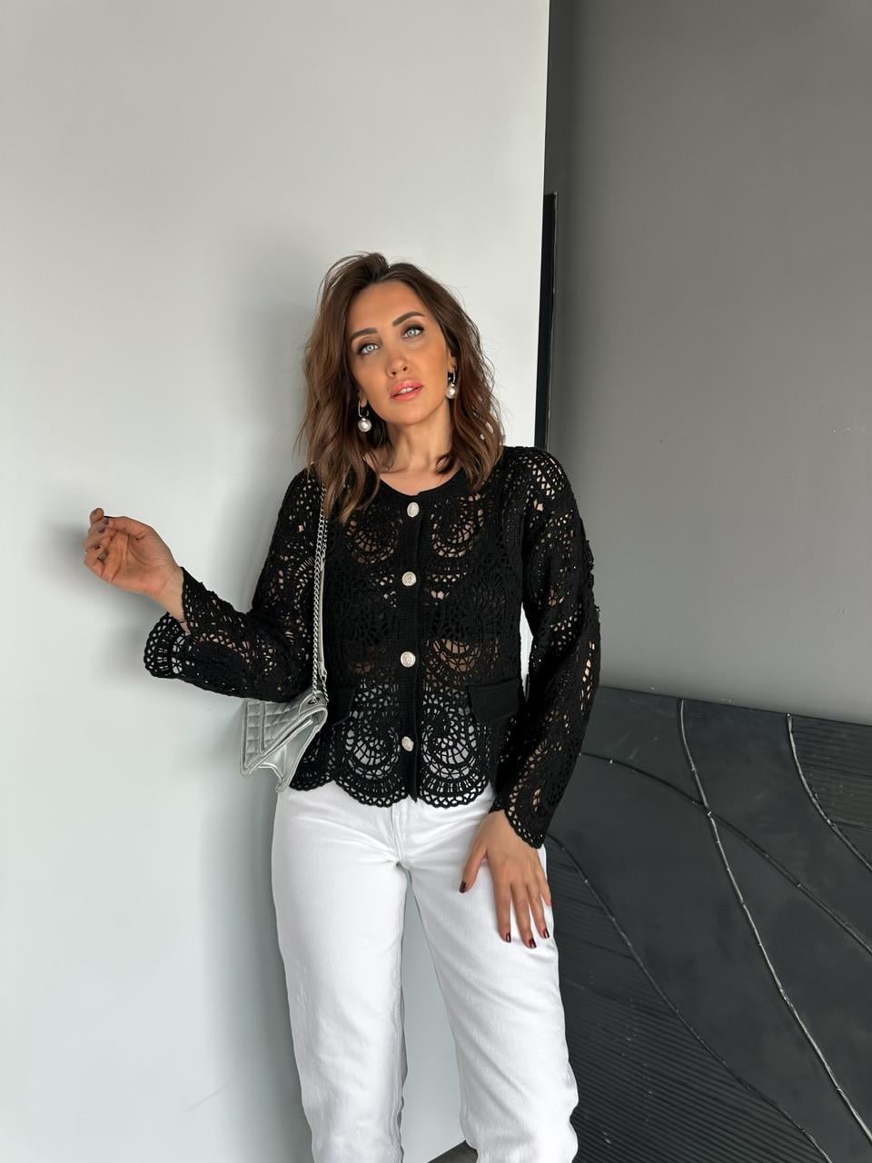 Siyah Nakışlı Örme Hırka