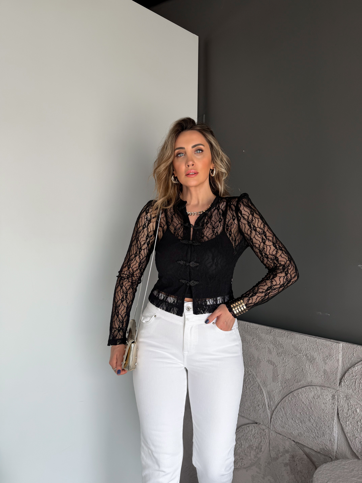 Siyah Napolyon Düğmeli Dantel Bluz