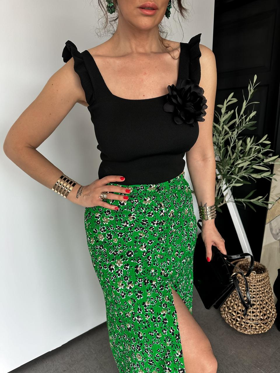 Siyah Omuzları Fırfırlı Triko Crop