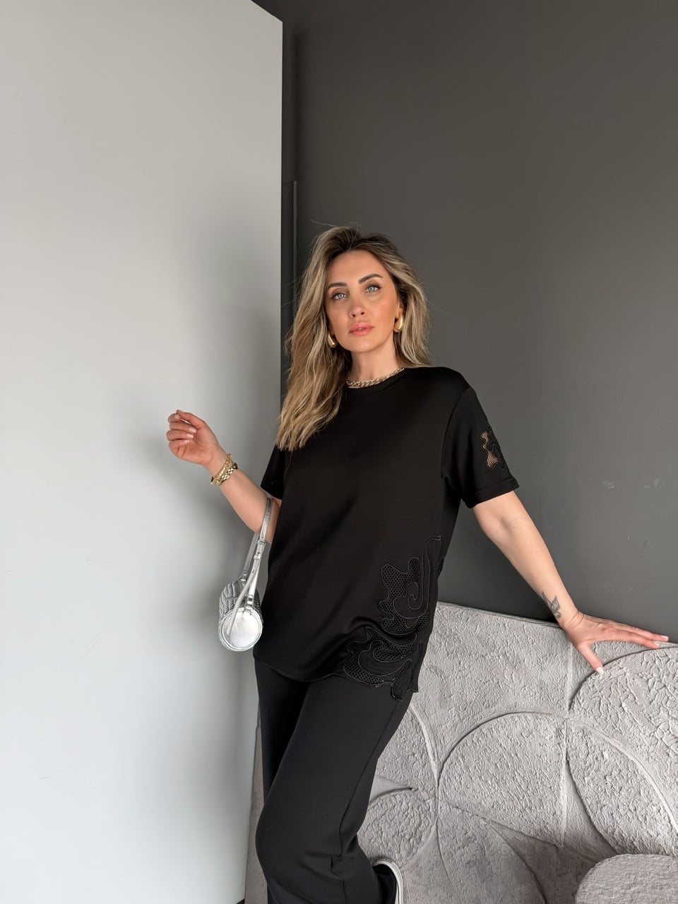 Siyah Tek Yanı Nakışlı Modal Takım