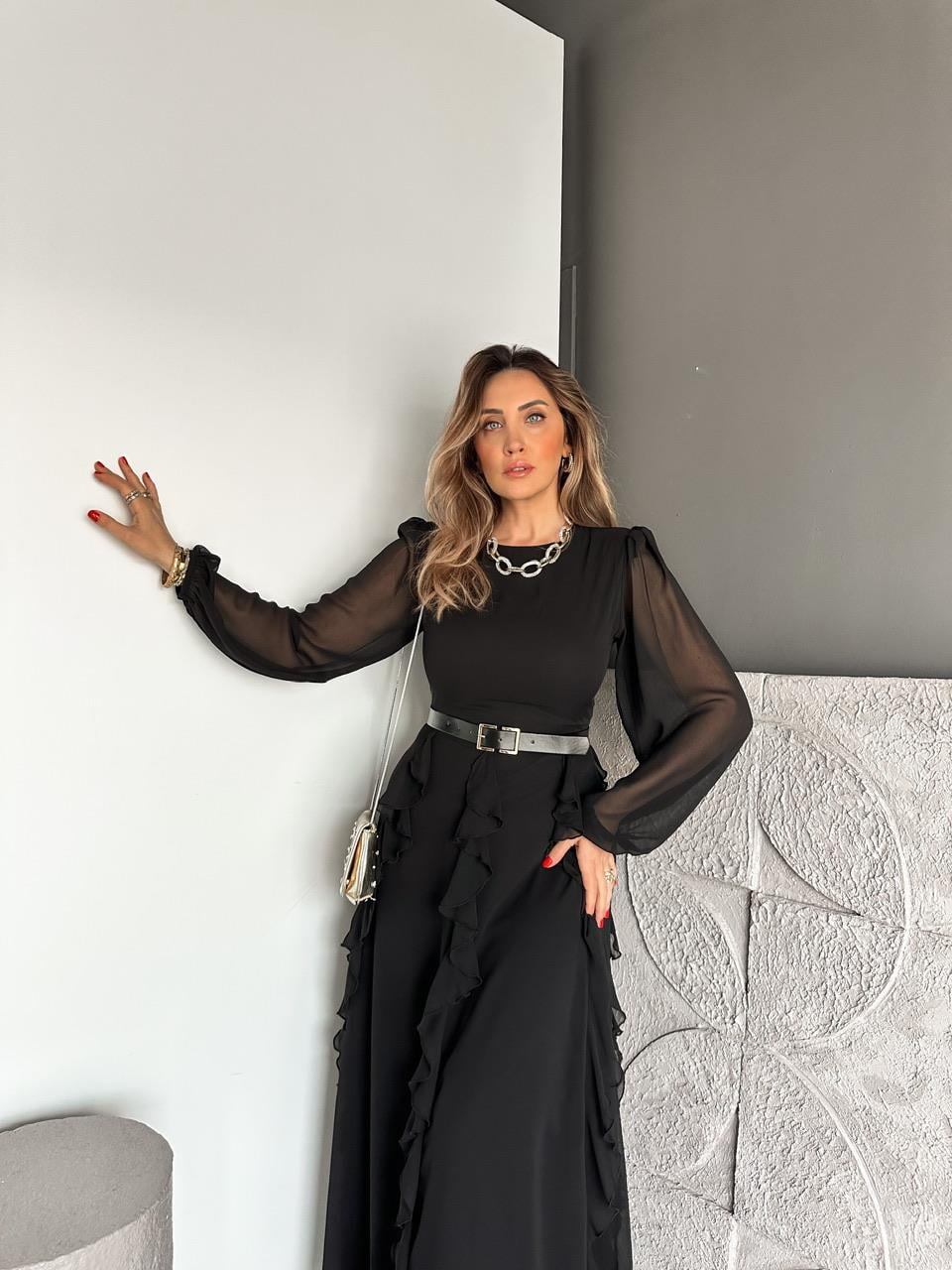 Siyah Volanlı Kemerli Şifon Elbise