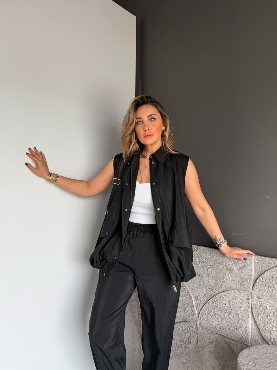 Siyah Yelek Pantolon Paçası Lastikli Takım