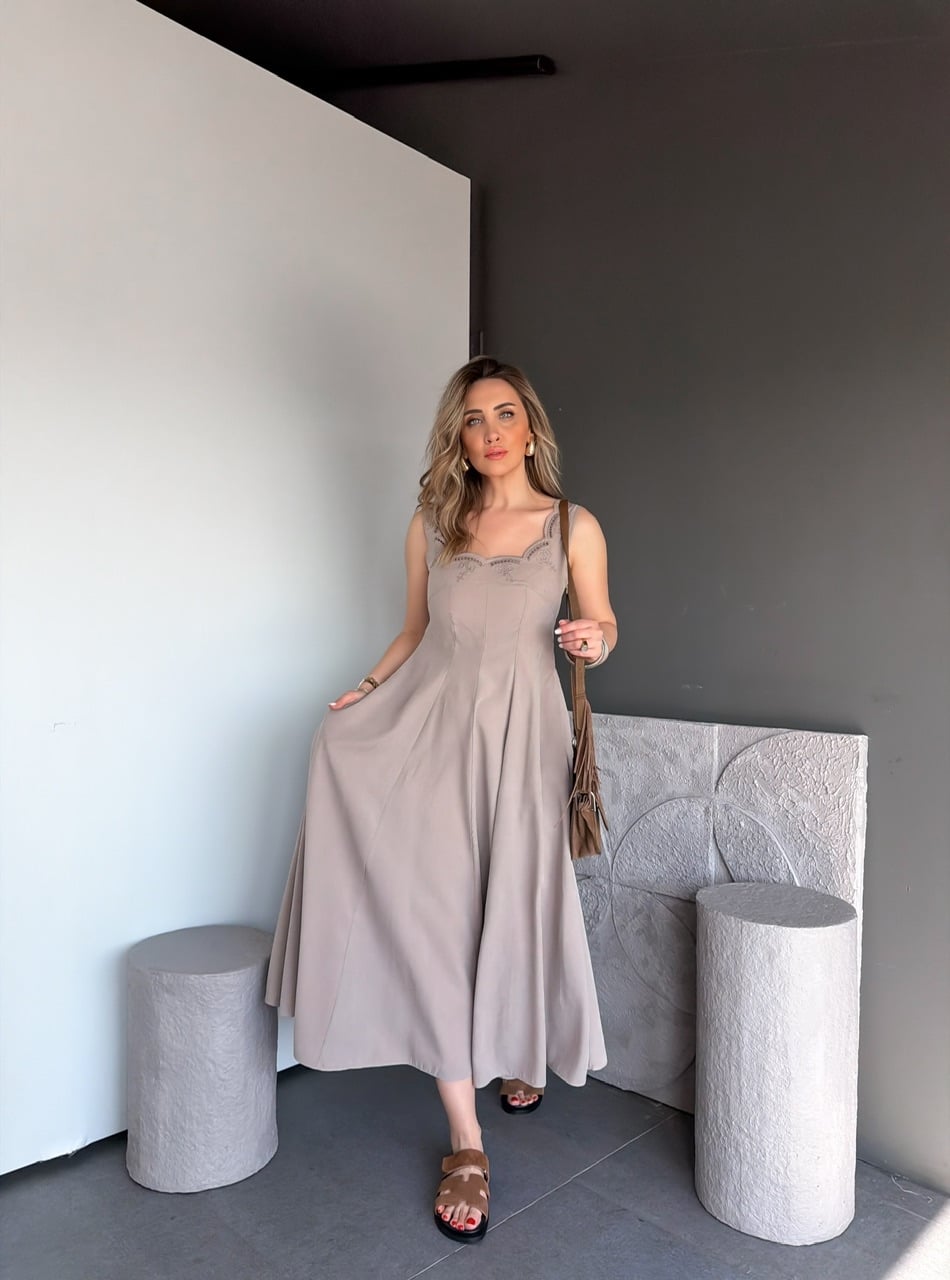 Taş Yakası Nakışlı Cepli Elbise