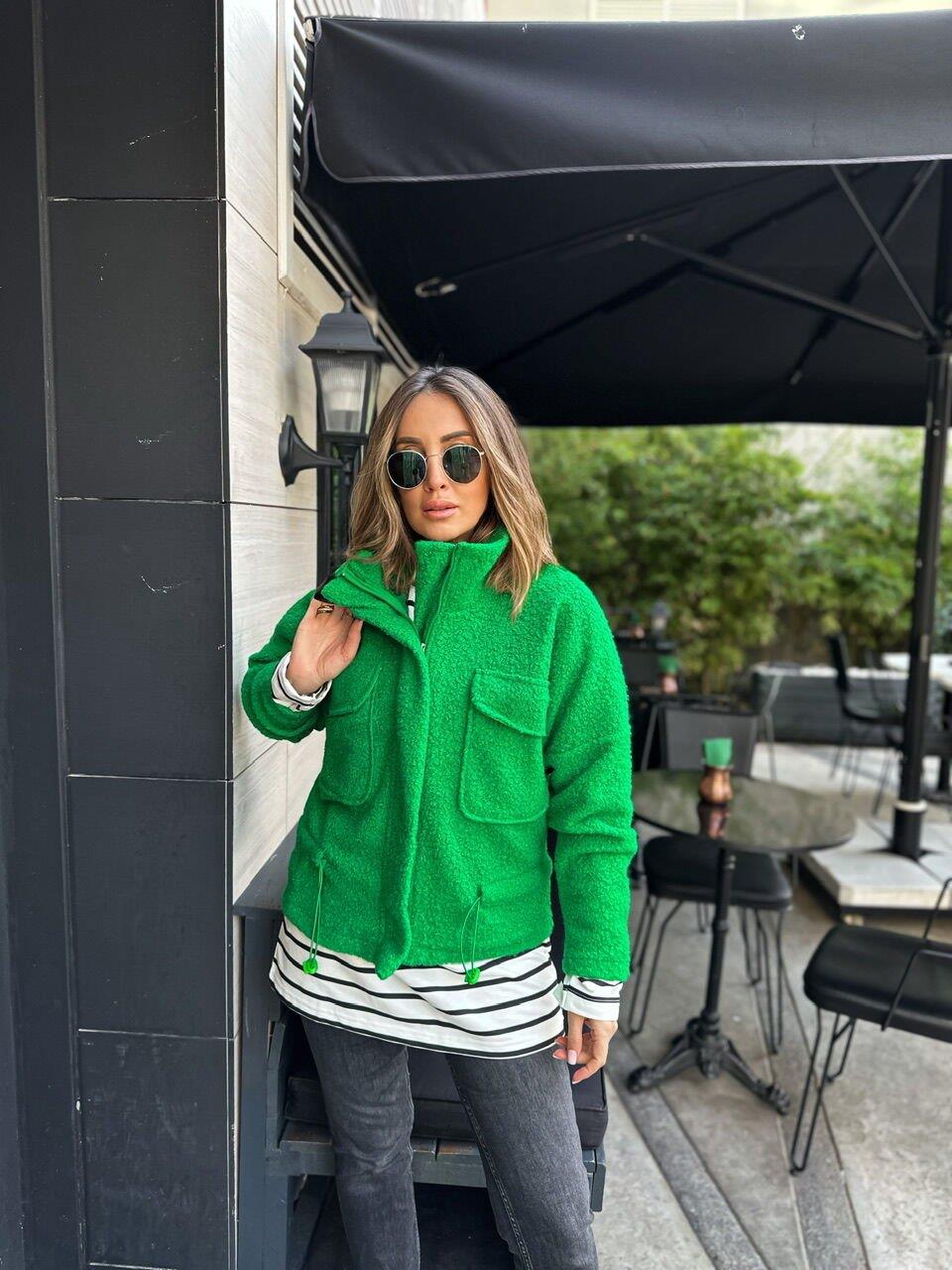Yeşil Büzgülü Buklet Mont