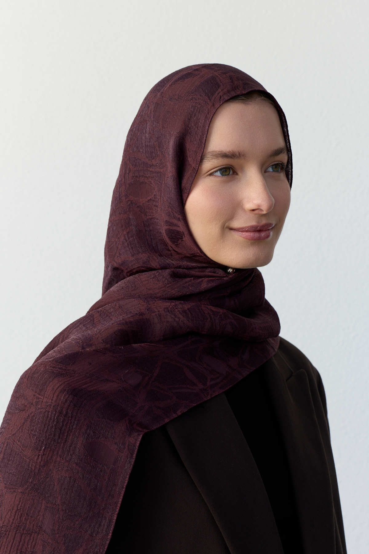 LUNA JAKARLI MOR ŞAL
