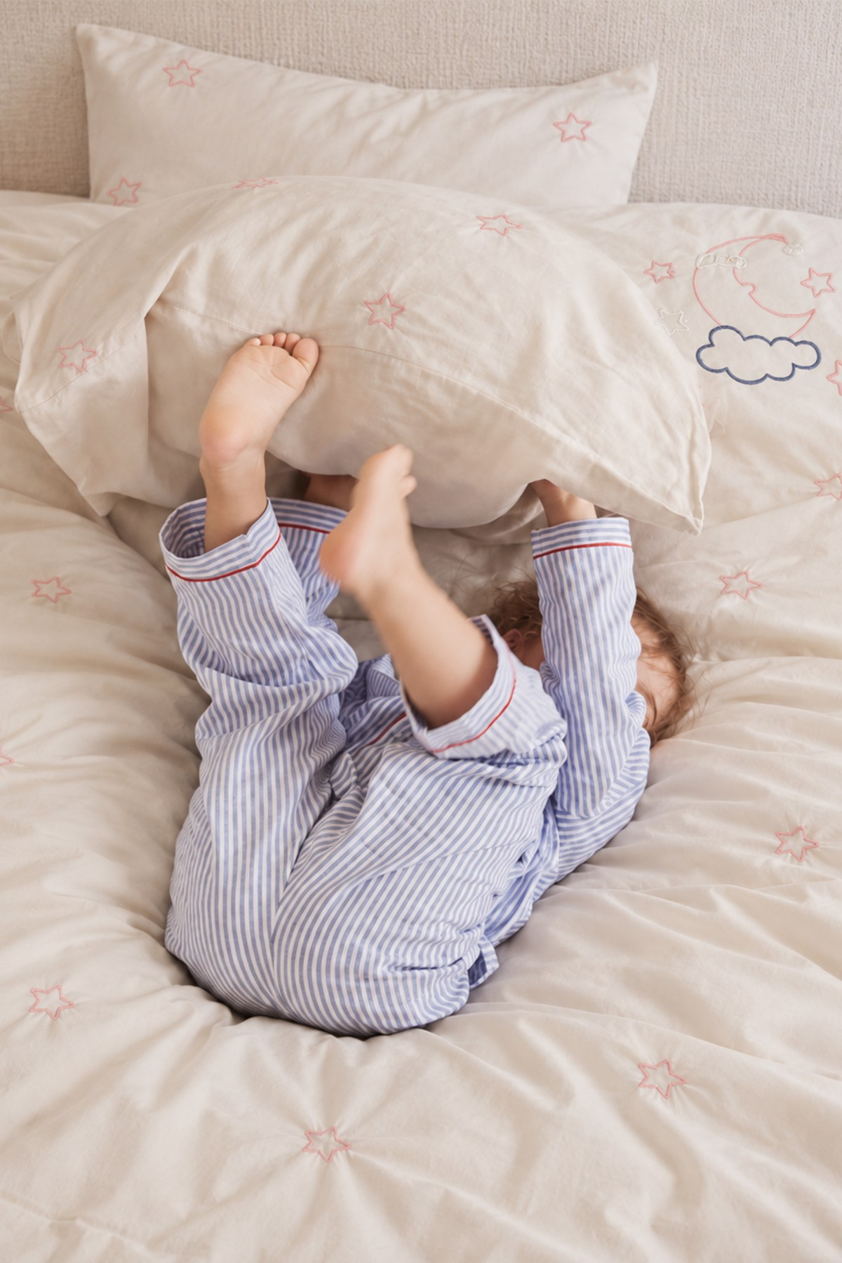Sleep Garden Esen Bebek Nevresim Takımı Nakışlı %100 Pamuk Pembe Yıldız Desenli Sleep Garden