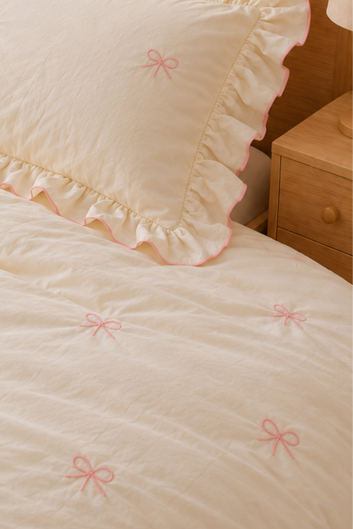 Sleep Garden Esen Bebek Nevresim Takımı Nakışlı %100 Pamuk Fiyonk Krem Sleep Garden