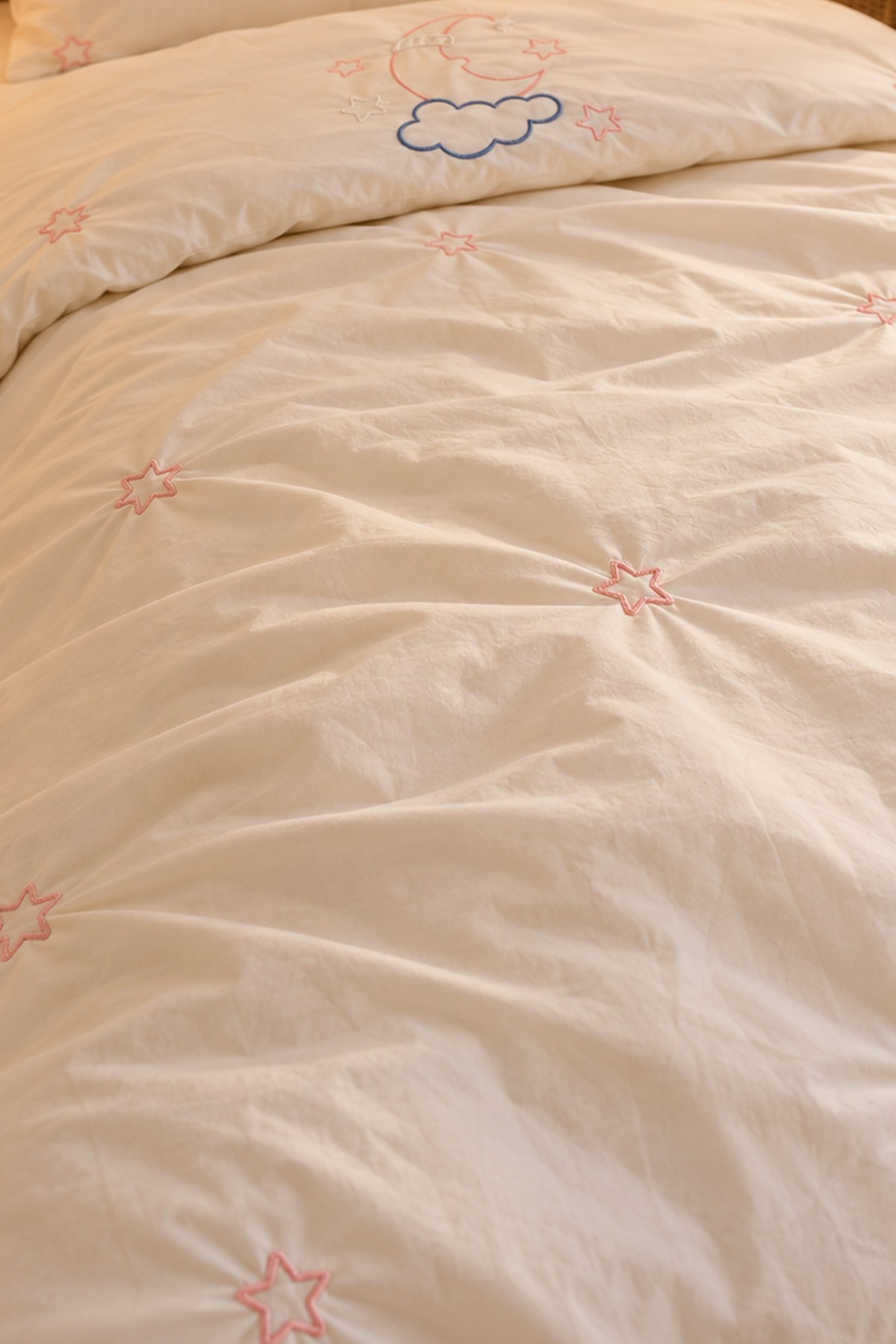 Sleep Garden Esen Bebek Nevresim Takımı Nakışlı %100 Pamuk Pembe Yıldız Desenli Sleep Garden