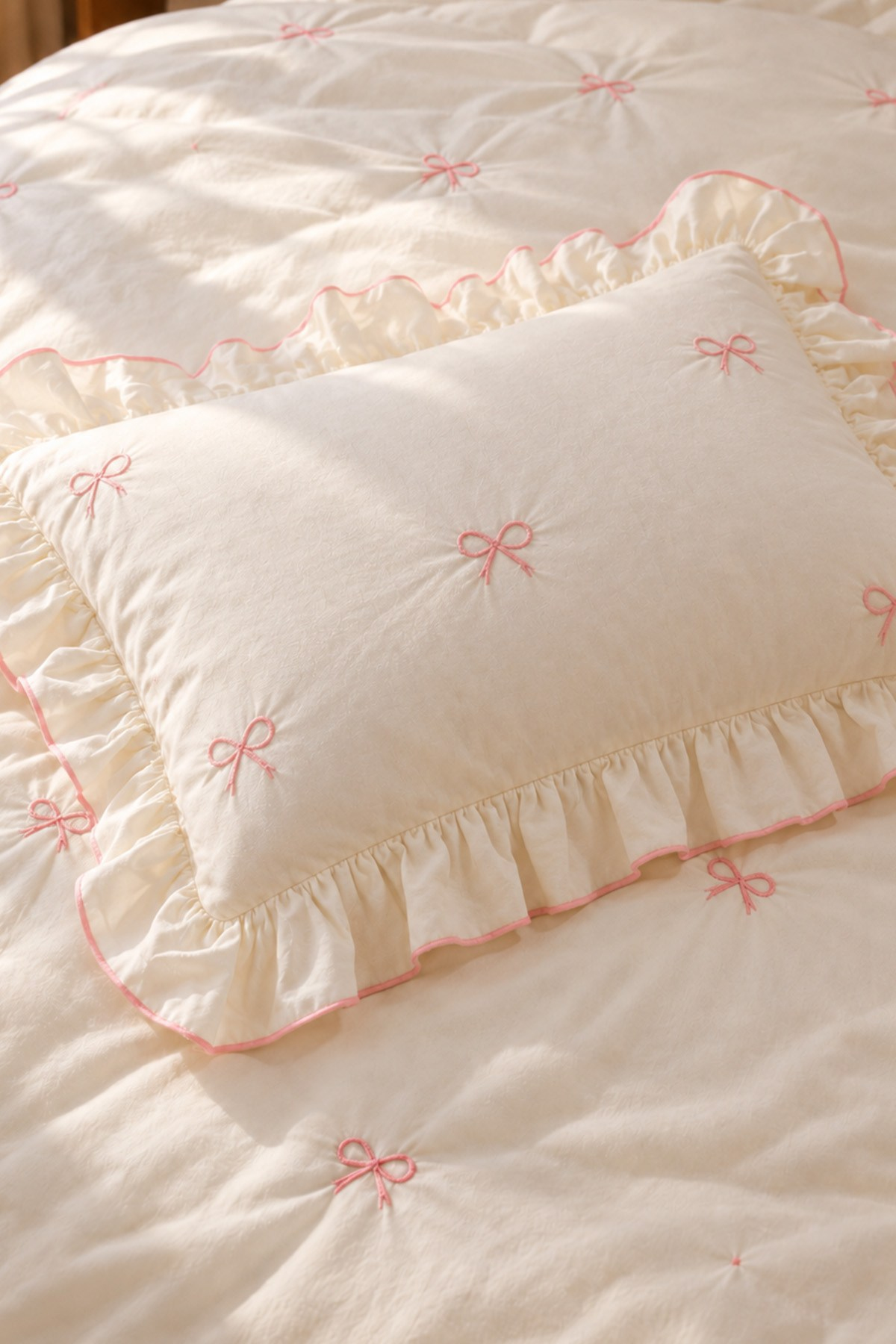 Sleep Garden Esen Bebek Nevresim Takımı Nakışlı %100 Pamuk Fiyonk Krem Sleep Garden