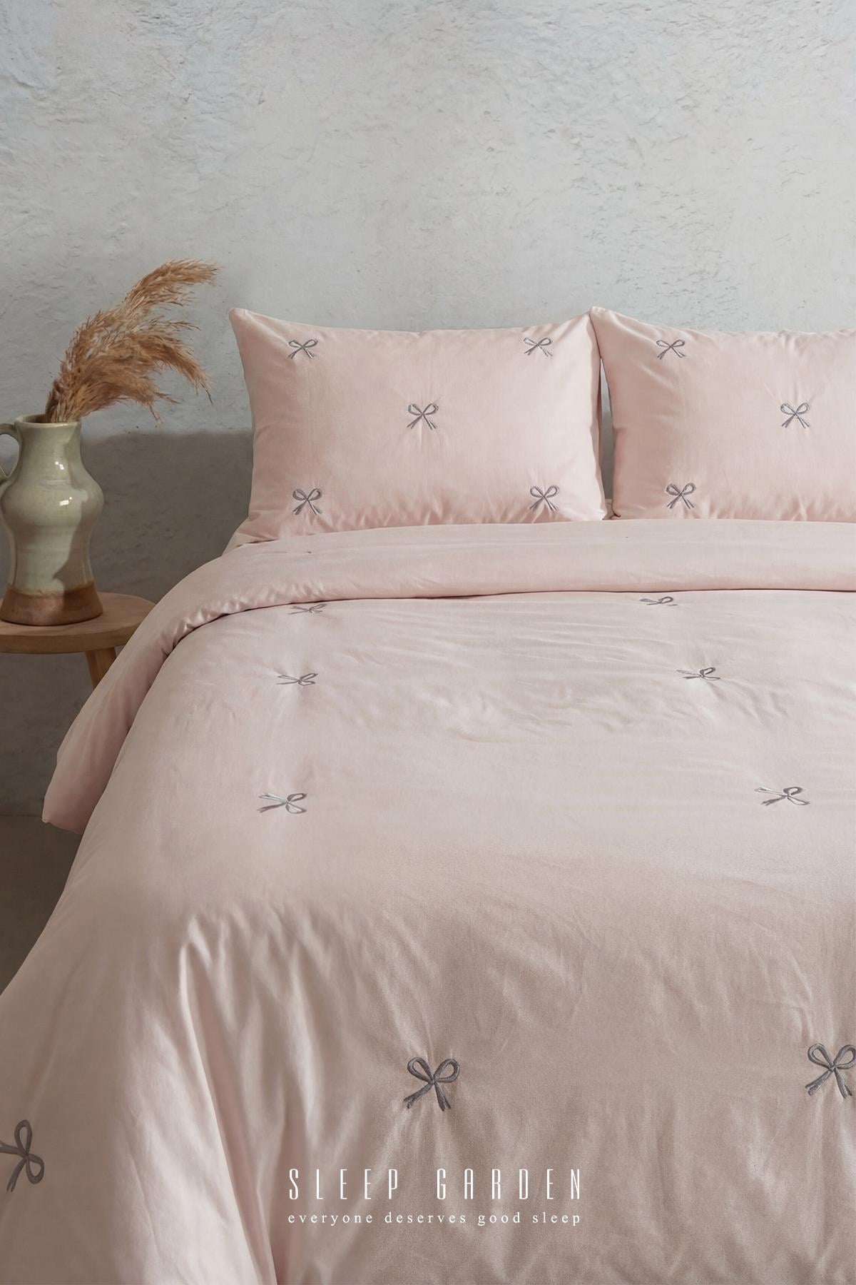 Sleep Garden Esen Nevresim Takımı %100 Pamuk Fiyonk Desenli Pembe Sleep Garden