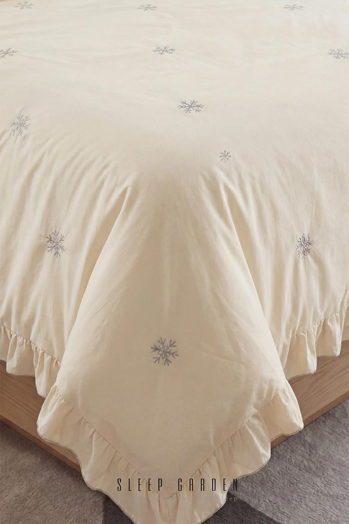 Sleep Garden Esen Nevresim Takımı %100 Pamuk Kar Tanesi Desenli KremSleep Garden